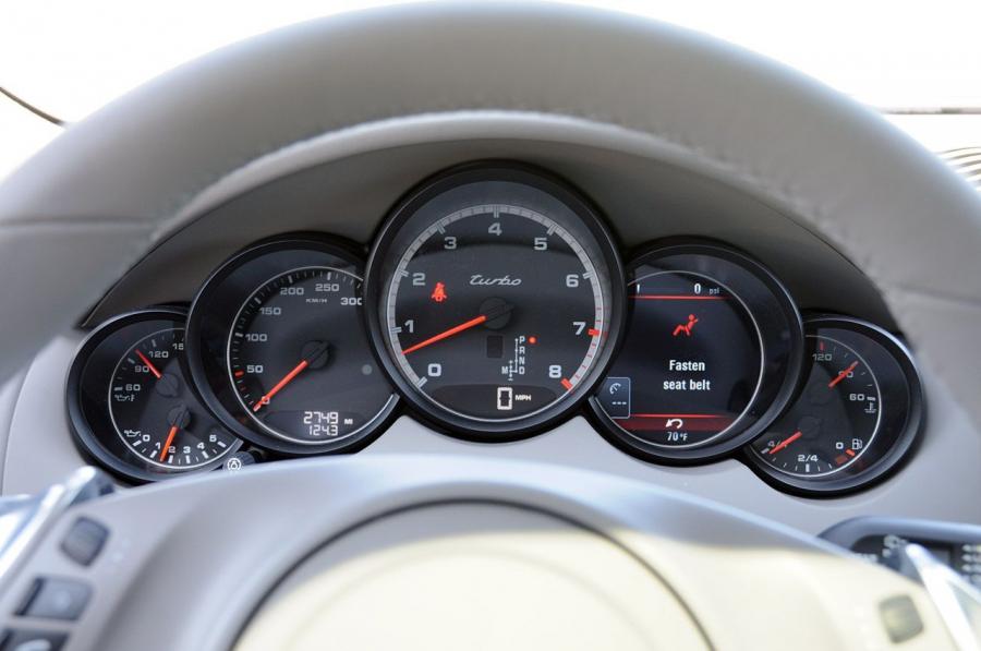  Porsche Cayenne 2011 года  (фото 48 из 107)